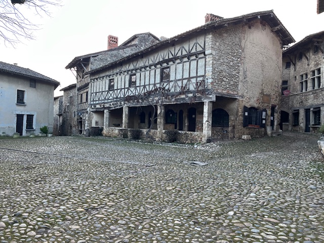 Pérouges